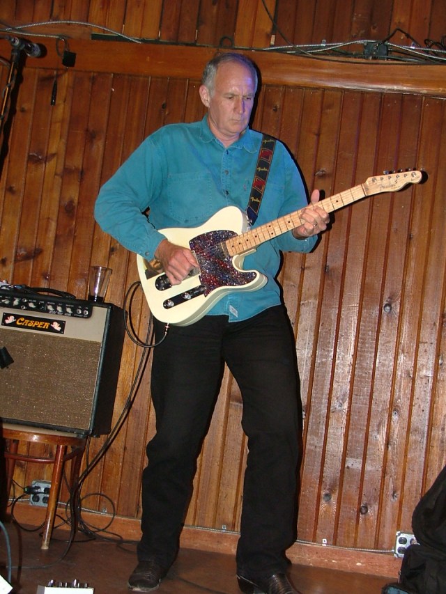 2011-10-28 OCTOBER GUITAR SAXON 003