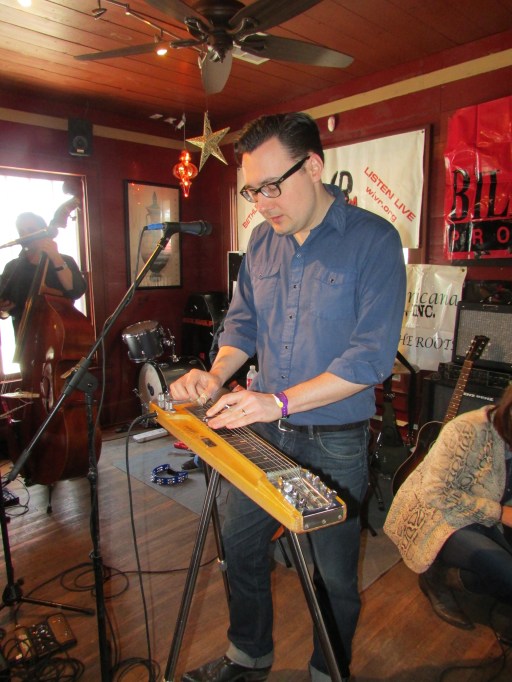 Chris Scruggs with a Fender lap, about to accompany Suzy Bogguss at Opa's.